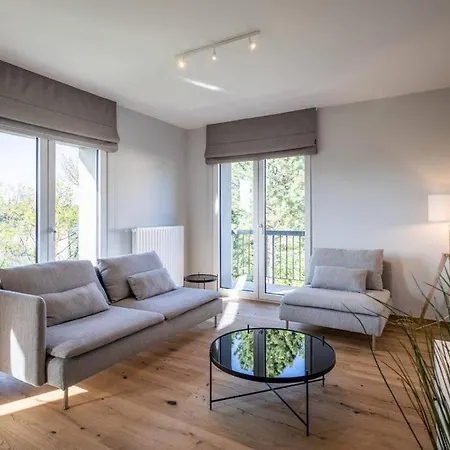 Renovated 2 Bedroom With Parking & Ac