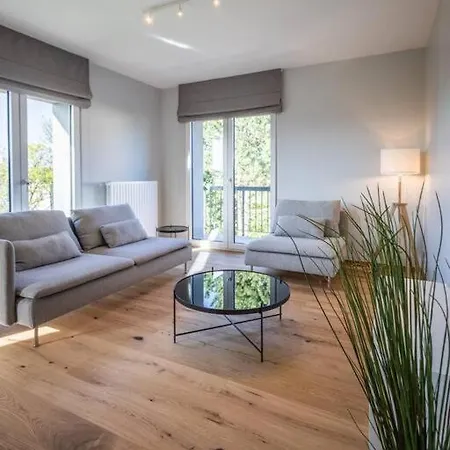 Renovated 2 Bedroom With Parking & Ac