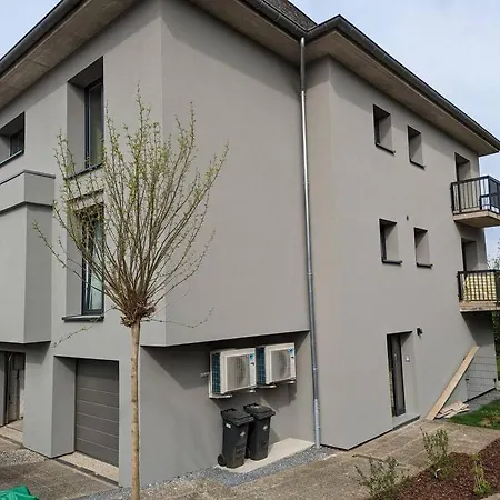 Apartment Renovated 2 Bedroom With Parking & Ac