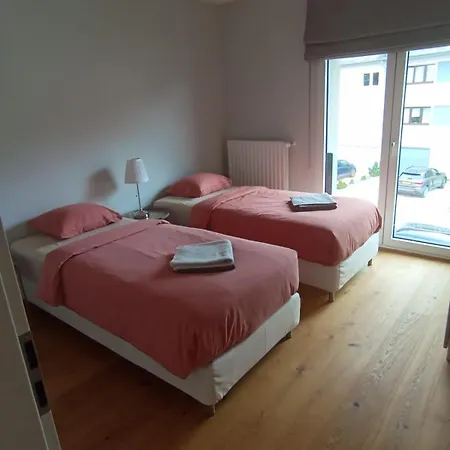 Renovated 2 Bedroom With Parking & Ac Apartment