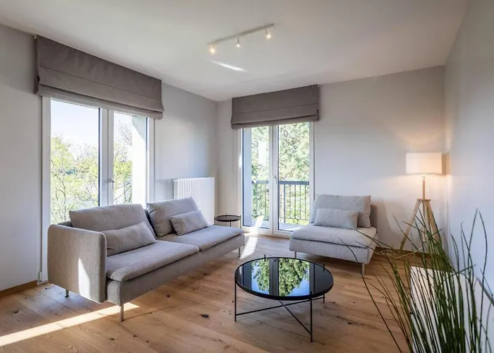 Renovated 2 Bedroom With Parking & Ac