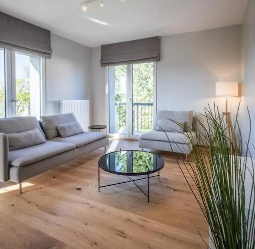 Renovated 2 Bedroom With Parking & Ac